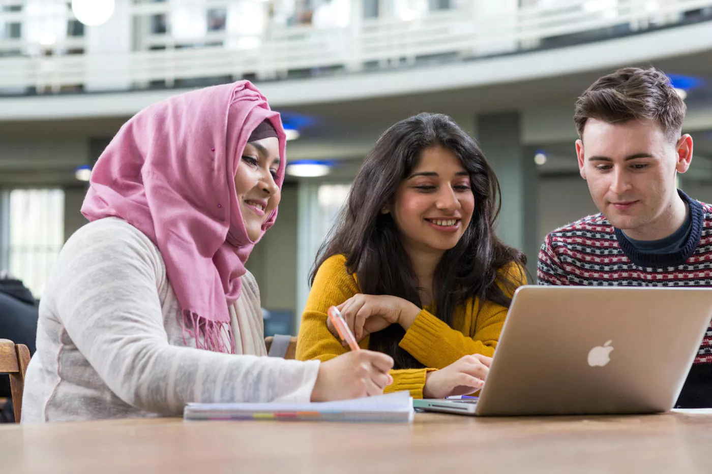 🔹 UNIVERSITETLARGA QABULDA YORDAM BERISH VA KONSULTATSIYALAR
